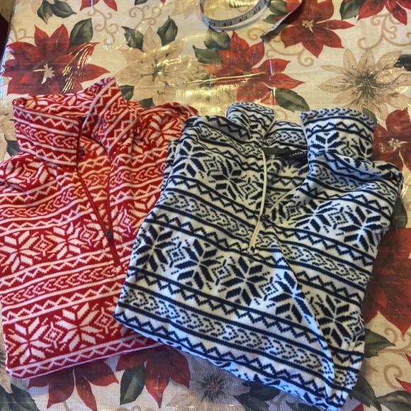 Estate sale Bundke of 2 Women’s fleece tops - Picture 1 of 10